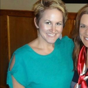 Cabi shoulder- less shirt with bow